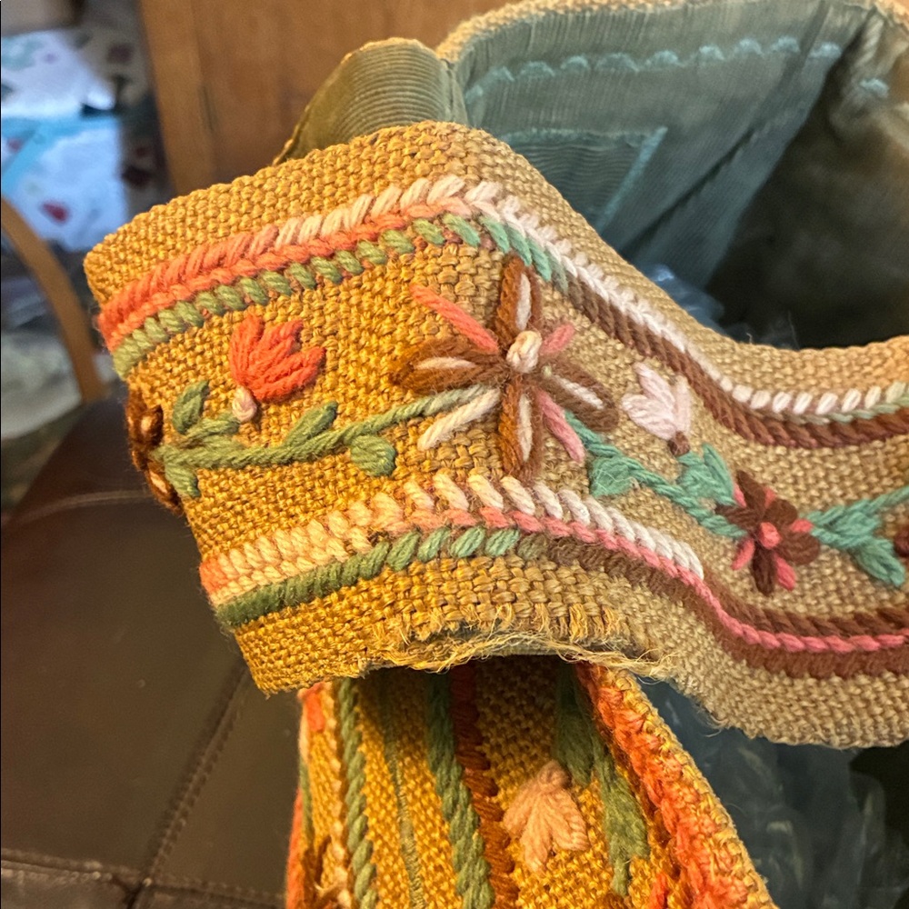 Embroidered Floral Tote Bag - Picture 2 of 4